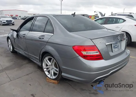 2012 Mercedes-Benz C 250 Sport из США, поврежденный, VIN WDDGF4HB5CR222534